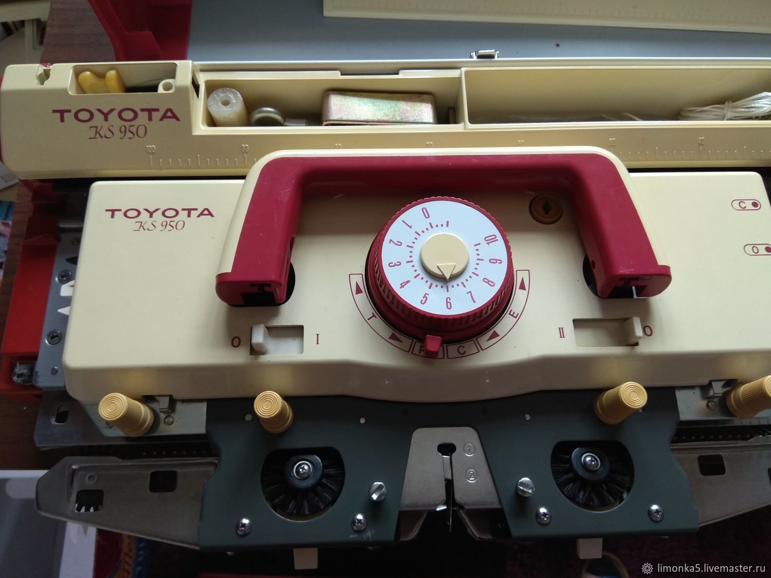 Toyota 950 knitting machine