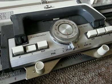 Studio SK302 knitting machine