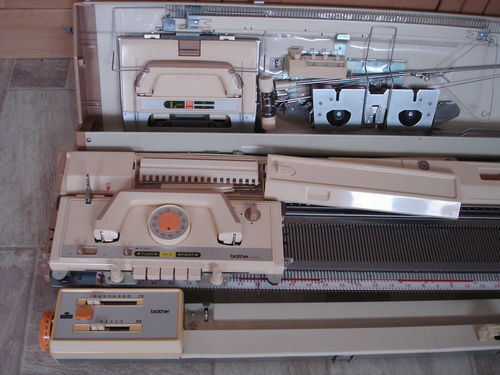 Studio SK830 knitting machine