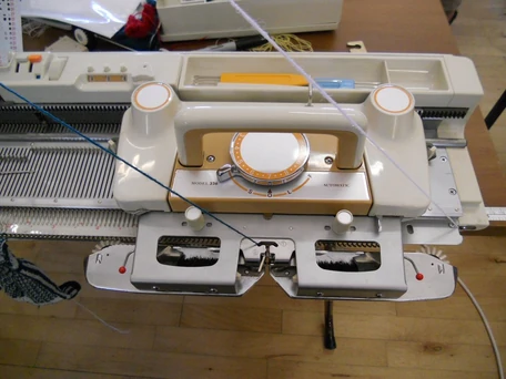 Studio SK326 knitting machine
