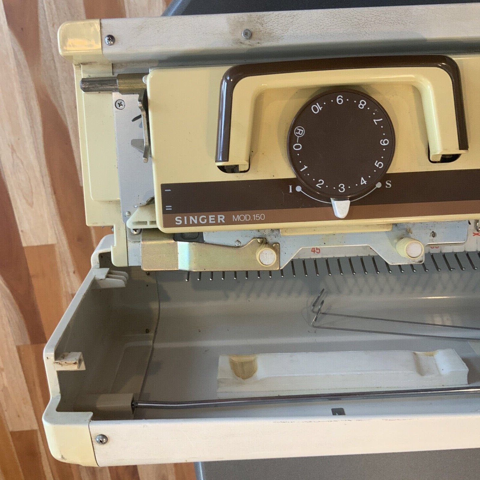Studio SK150 Mod-150 knitting machine