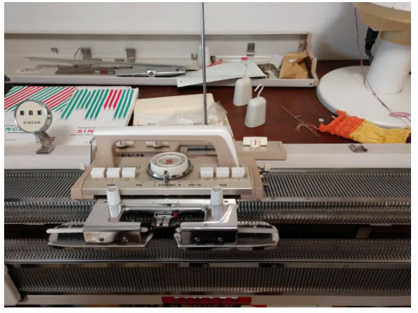 Studio SK302 knitting machine