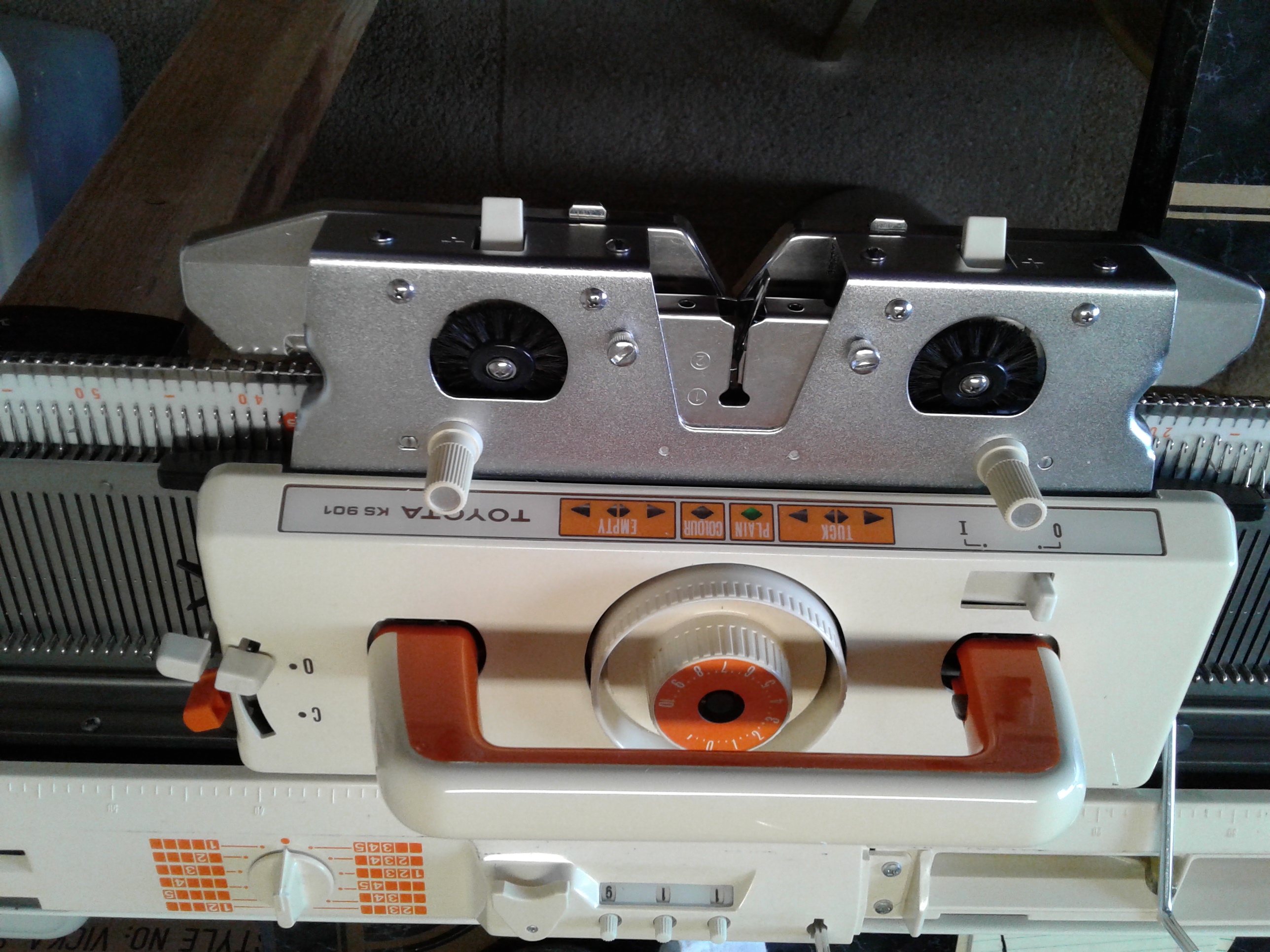 Toyota KS901 knitting machine