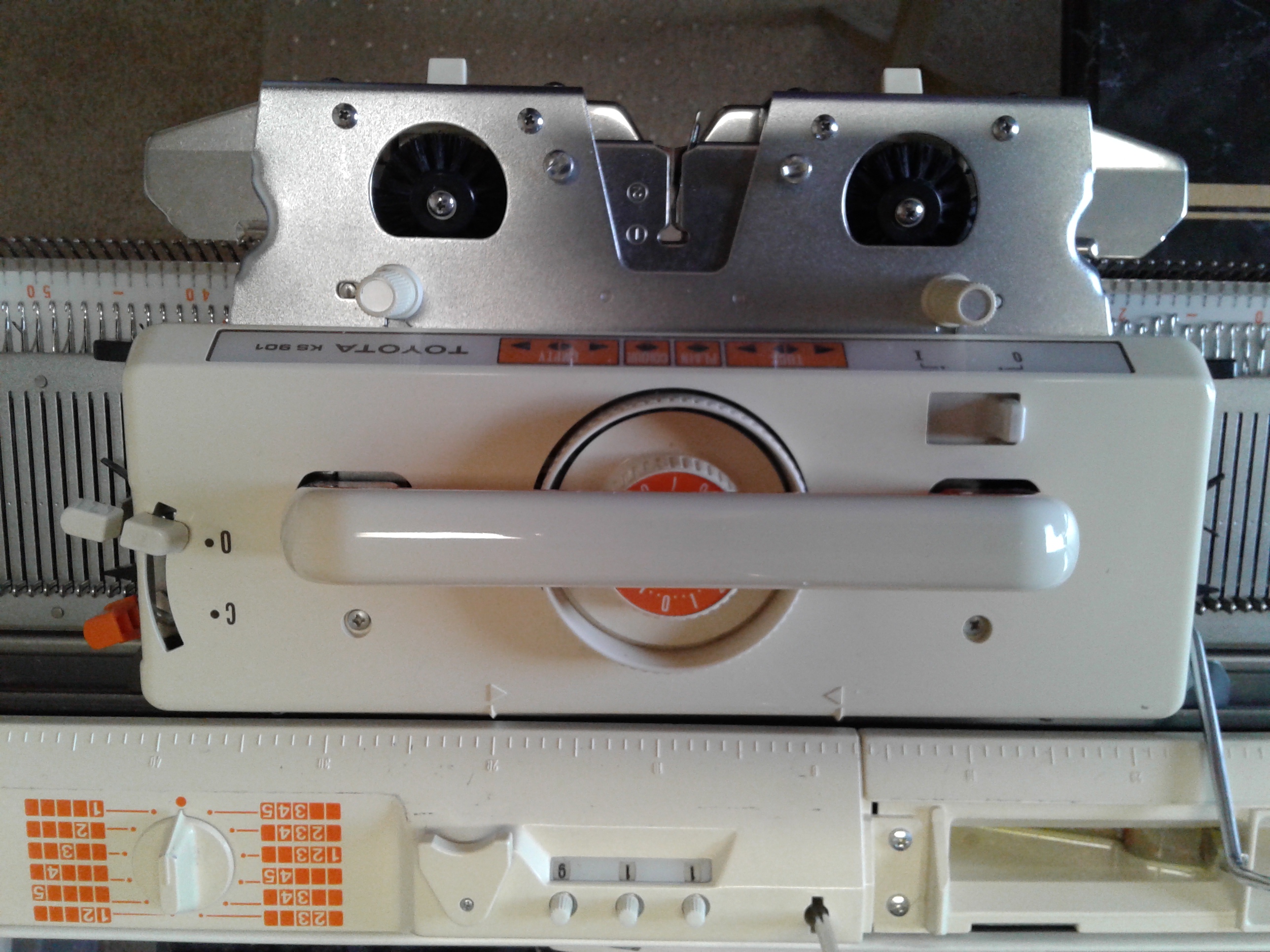 Toyota KS901 knitting machine